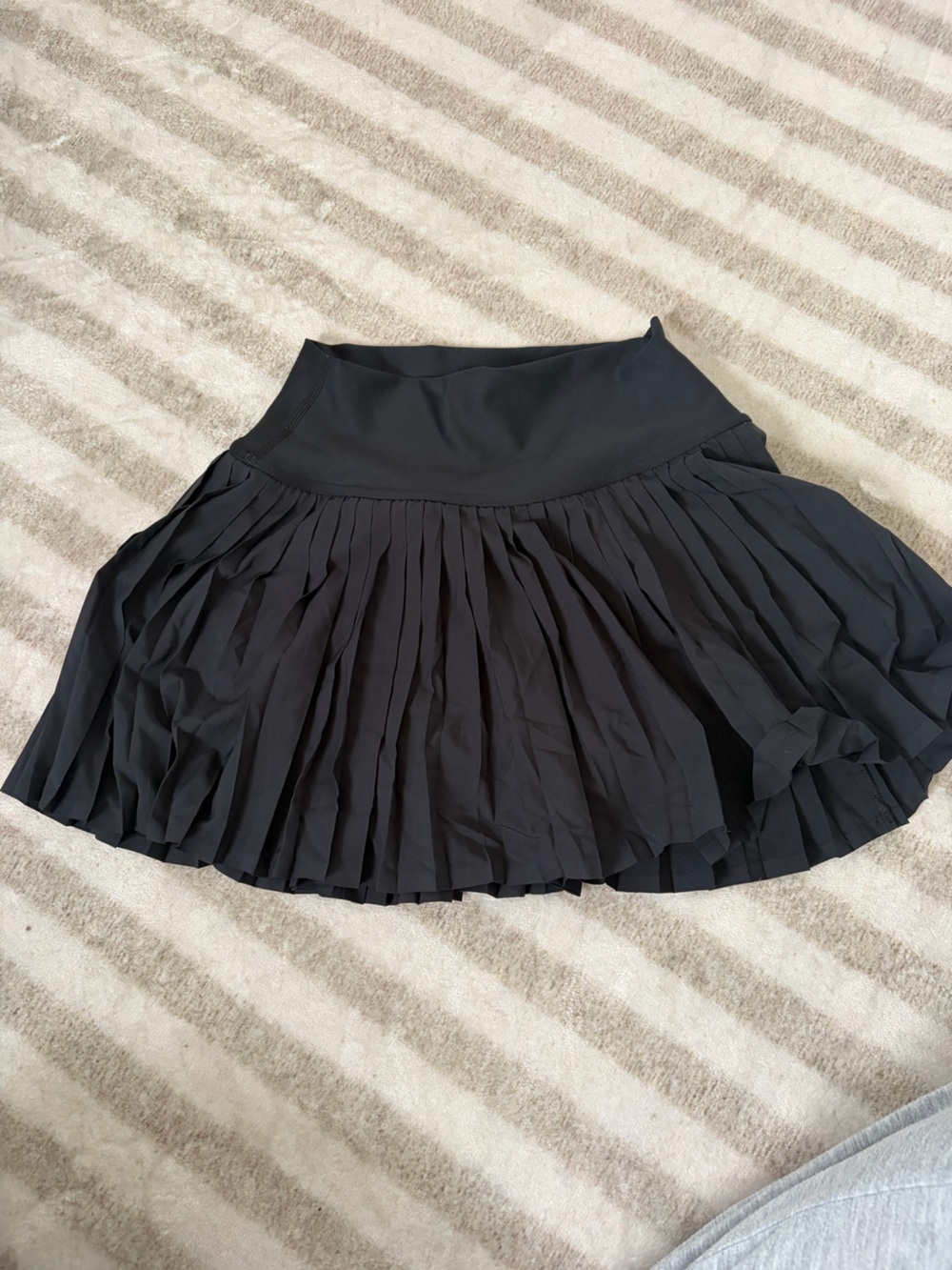 ALO Yoga Black Pleated athletic Skirt
